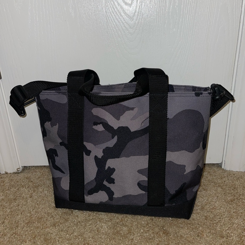 LL Bean Zip Hunter's Tote Bag With Strap